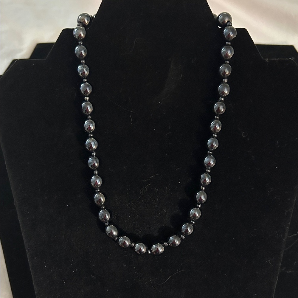 Elegant Black Pearl Necklace